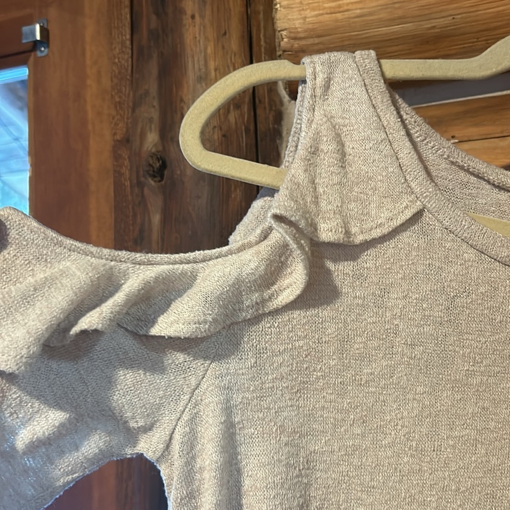 Cold Shoulder Ruffle Knit sweater - Picture 2 of 4